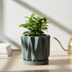 Maceta geometrica gris 12cm patron 3D relieve ceramica mate premium neutral